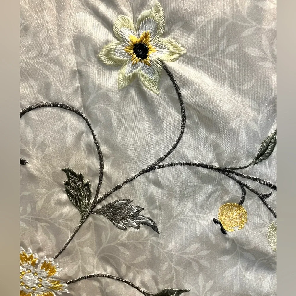 Madison Park Shimmering Yellow/Gold/White/Gray Silky Polyester Fabric beautiful